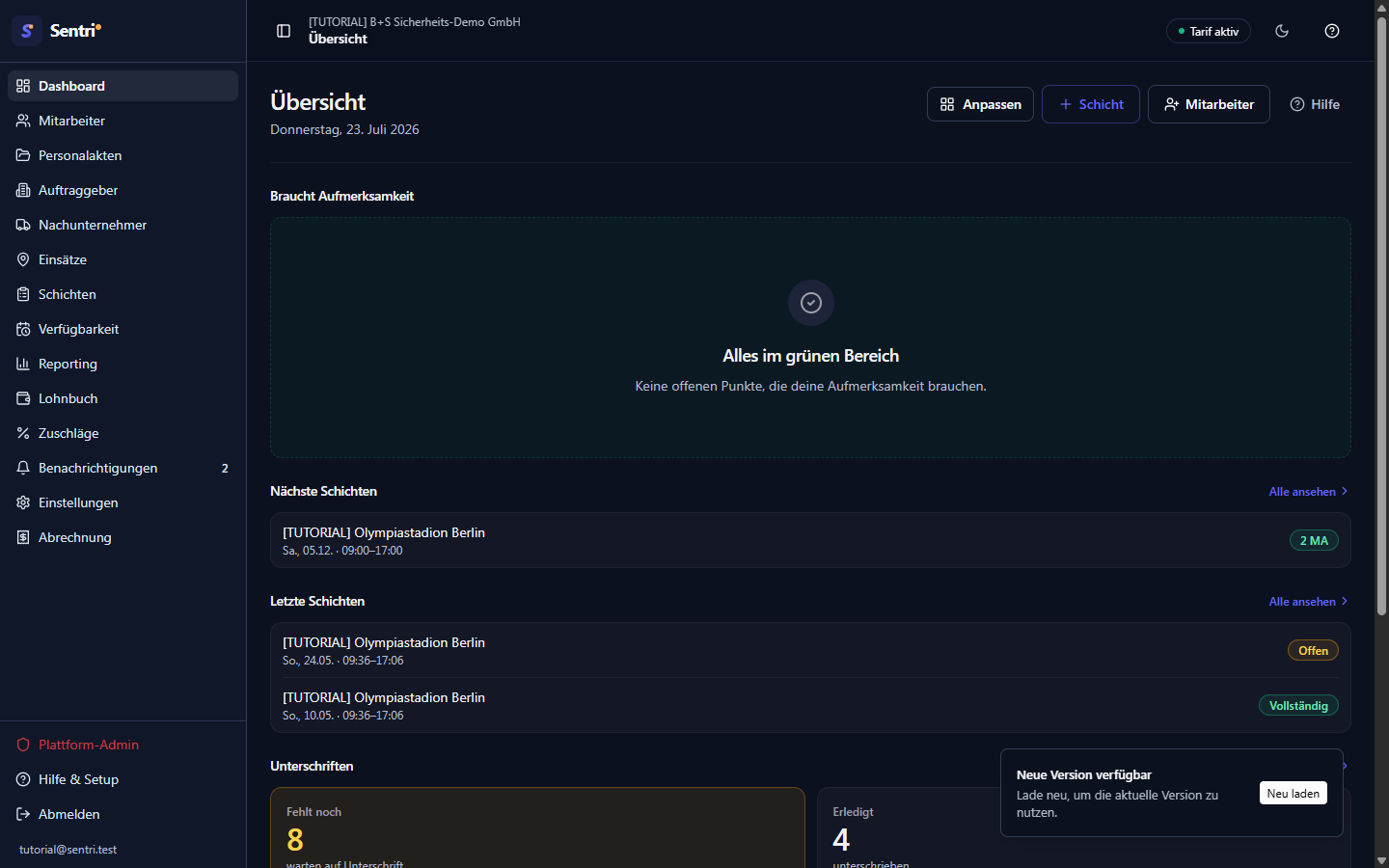 Vollständiges Dashboard mit Seitenkopf „Übersicht" + Datum + den drei Aktions-Buttons (Anpassen, Schicht, M…