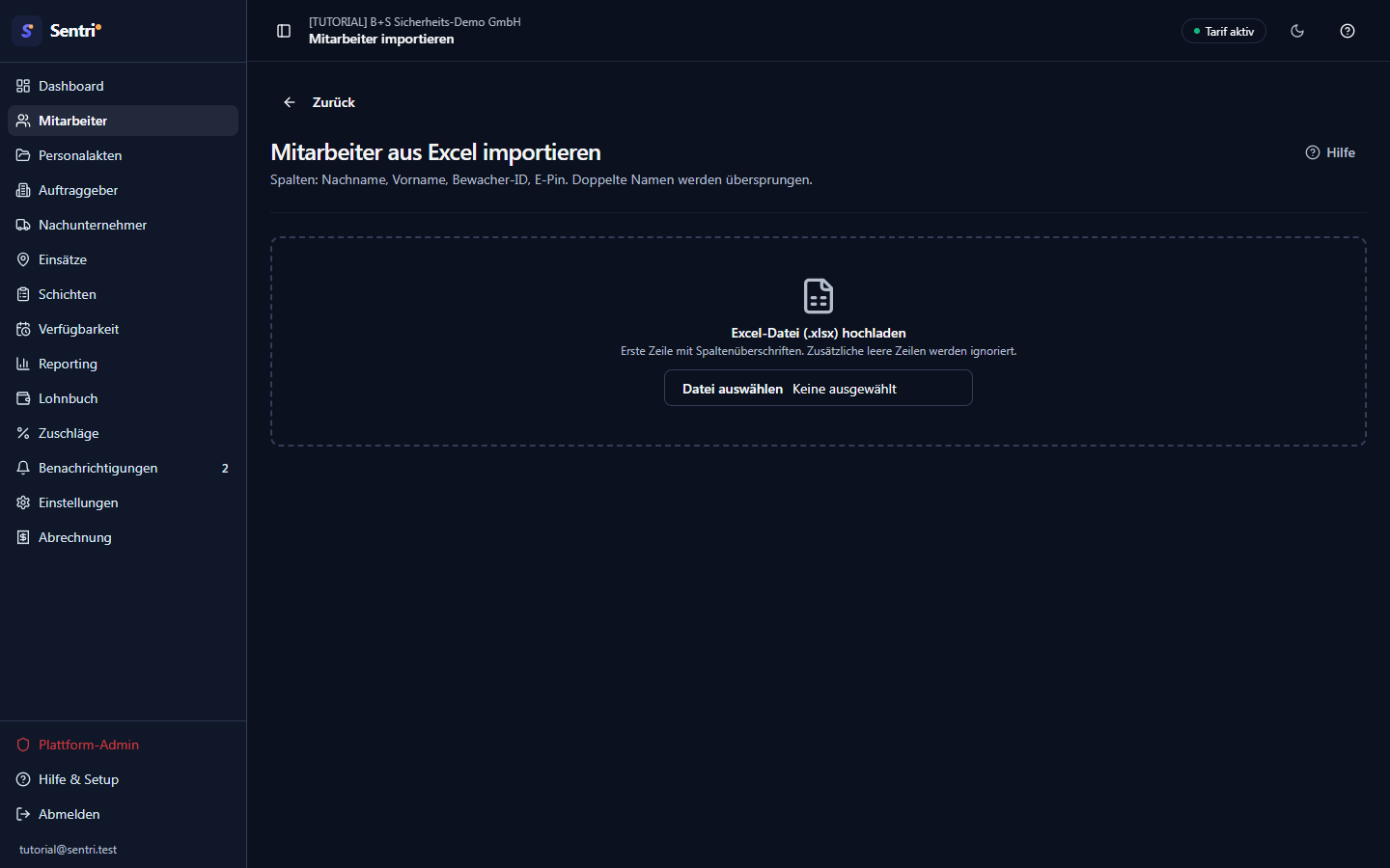 Überblick — die zwei Einstiege nebeneinander: Mitarbeiter-Seite mit Button „Excel-Bulk-Import" und Schichte…